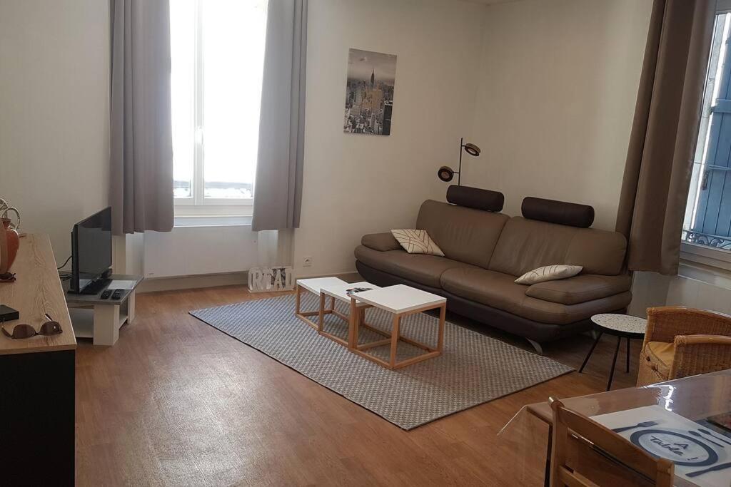 Agreable Appartement Lumineux Au Centre-Ville Oyonnax Exterior photo